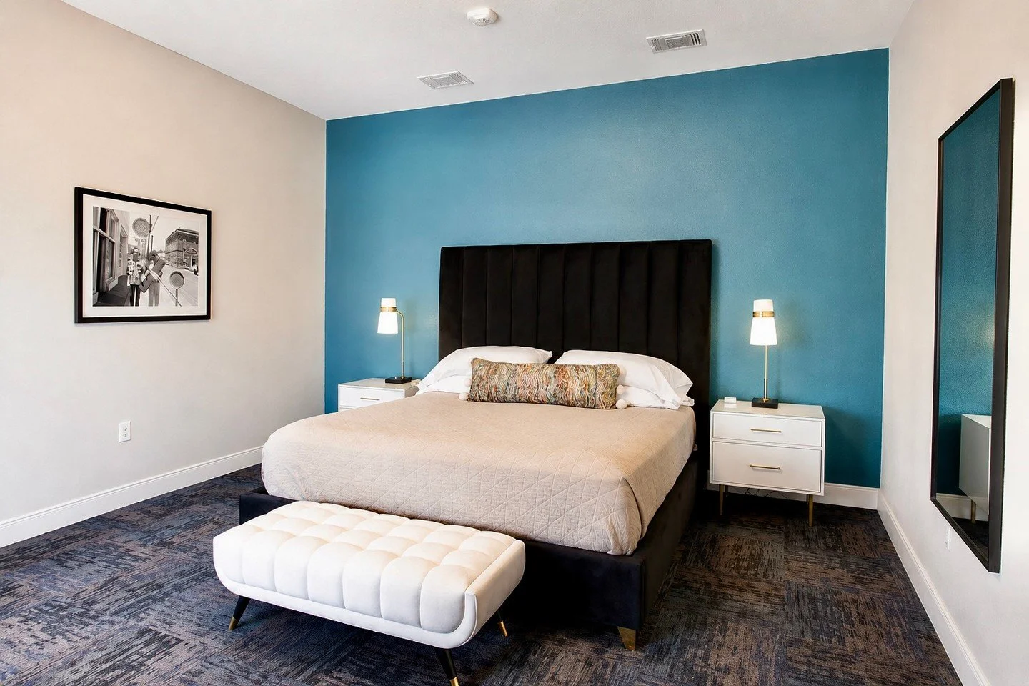 Father's Day is just weeks away, and dads deserve a getaway too! If your dad is a history buff, there's no better gift than a stay at Greyhound Inn. From our restored Art Deco architecture to the stories woven throughout every corner of the building,