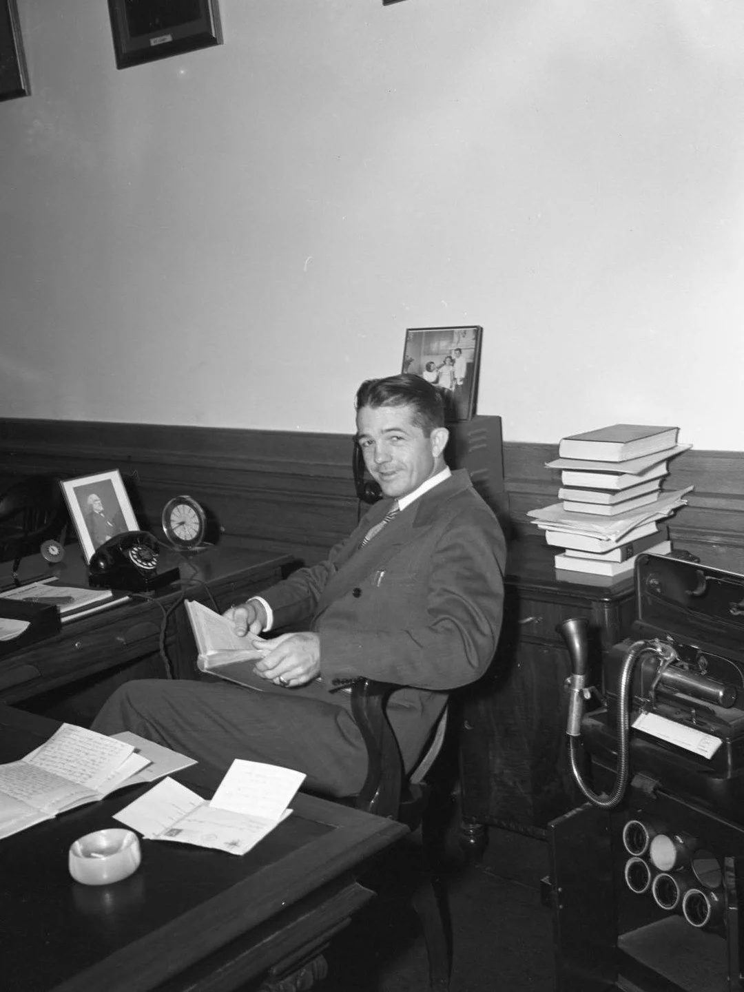 Greyhound Through Time: The Gerald Mann Era ✨
ㅤ
In 1946, former Texas Attorney General and football legend Gerald Mann purchased the property and transformed it into the Dixie-Sunshine-Trailways bus station, marking a major turning point in the build