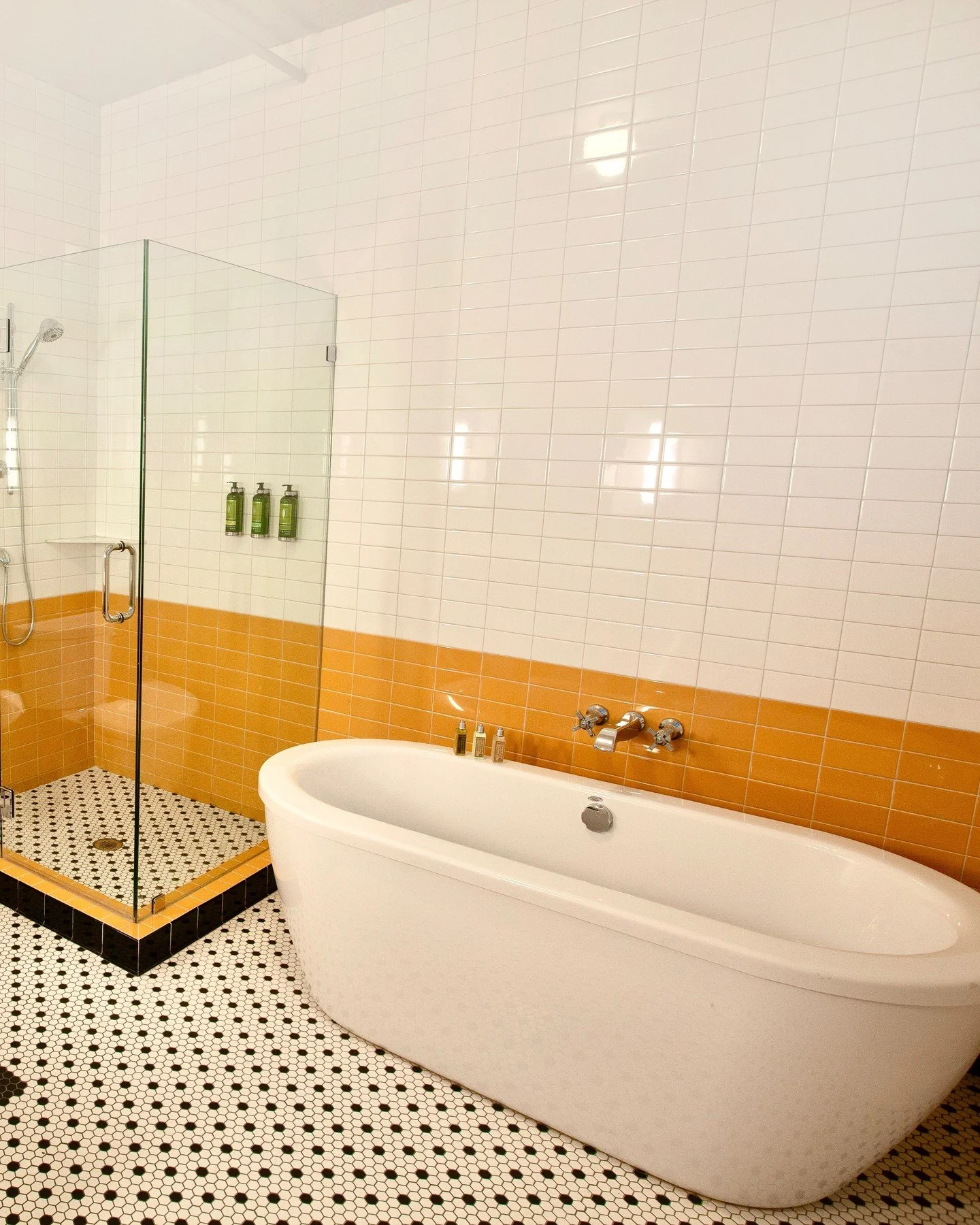 A little R&amp;R goes a long way 🛁
ㅤ
One of our favorite features? The large soaking tubs available in select guest rooms. After a day exploring Downtown Tyler, shopping, dining, or attending an event, there's nothing better than slowing down and en